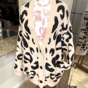 Leopard print cardigan sweater🌟